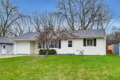 239 Maplewood Dr, Antioch, IL 60002