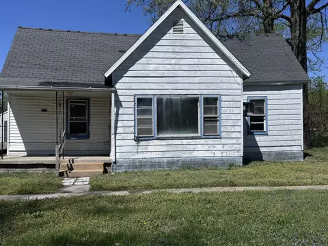 712 Rhodes St, Centralia, IL 62801
