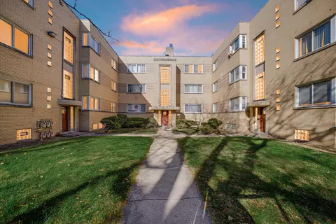 2046 E 72nd Pl #2W, Chicago, IL 60649