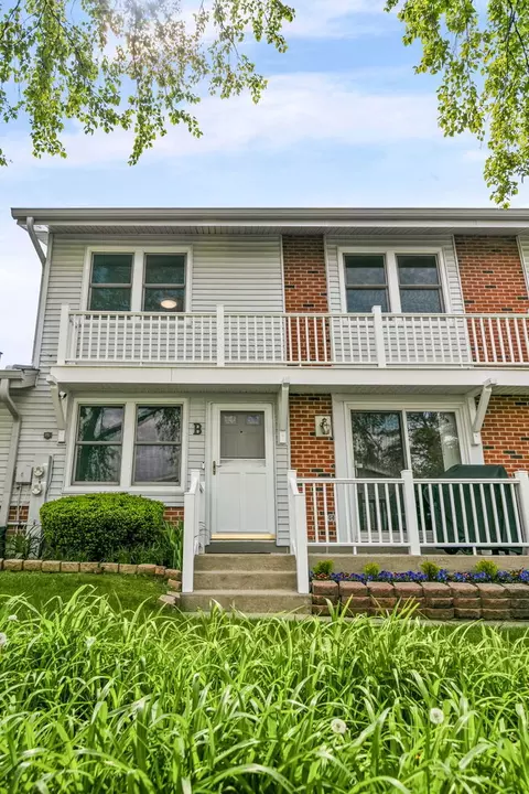 321 Fairchild Ct #B, Bloomingdale, IL 60108