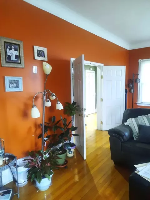 Entry Way - 2665 E 77th St, Chicago, IL 60649 photo 6 of 8
