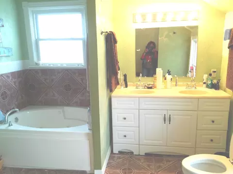 Bath - 2665 E 77th St, Chicago, IL 60649 photo 1 of 2