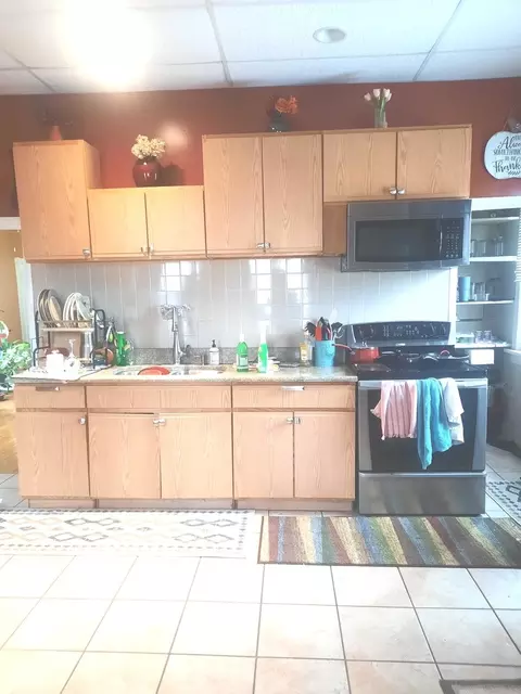 Kitchen - 2665 E 77th St, Chicago, IL 60649 photo 3 of 8