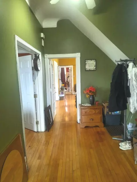 Entry Way - 2665 E 77th St, Chicago, IL 60649 photo 3 of 8