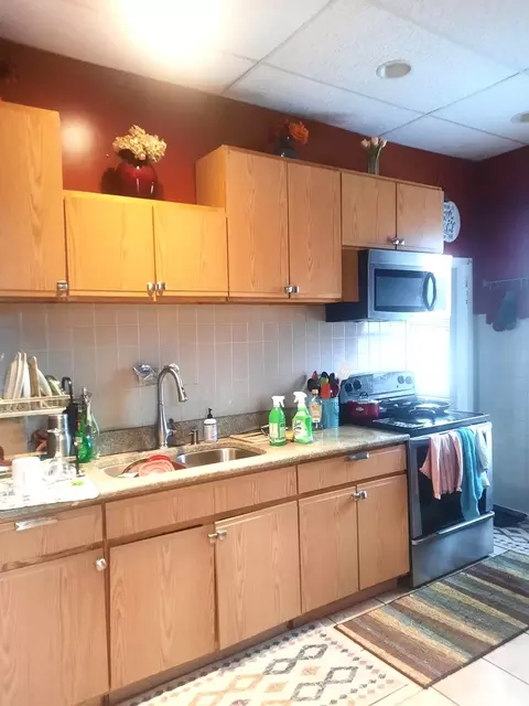Kitchen - 2665 E 77th St, Chicago, IL 60649 photo 4 of 8