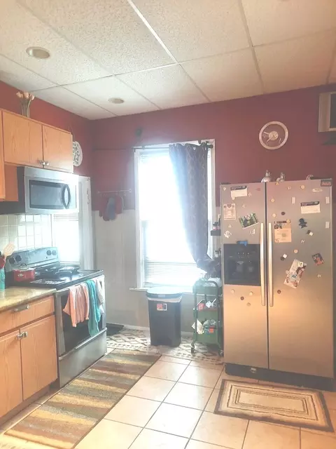 Kitchen - 2665 E 77th St, Chicago, IL 60649 photo 5 of 8