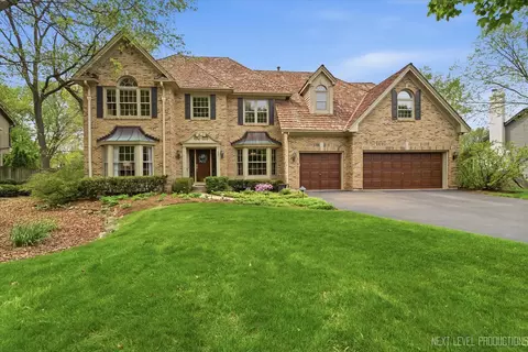 1005 Stonehedge Rd, Saint Charles, IL 60174