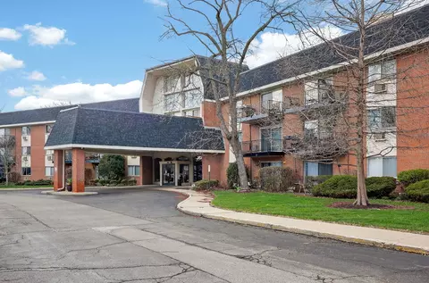 1188 Royal Glen Dr #311, Glen Ellyn, IL 60137