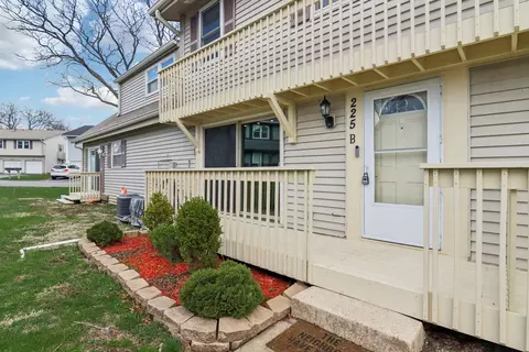 225 Foxhead Ct #B, Bolingbrook, IL 60440