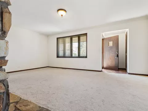 Living - 1726 E Lincoln Ave, Des Plaines, IL 60018 photo 6 of 6