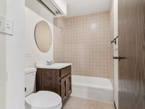 Bath - 1726 E Lincoln Ave, Des Plaines, IL 60018 photo 1 of 3