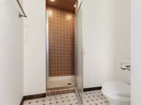 Bath - 1726 E Lincoln Ave, Des Plaines, IL 60018 photo 3 of 3