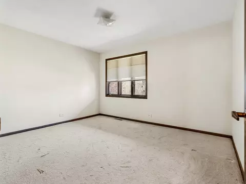 Bedroom - 1726 E Lincoln Ave, Des Plaines, IL 60018 photo 3 of 3