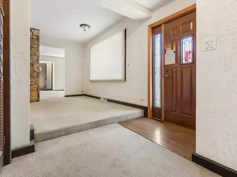 Entry Way - 1726 E Lincoln Ave, Des Plaines, IL 60018 photo 1 of 2