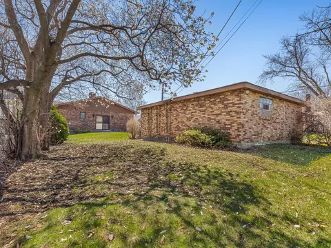 Exterior - 1726 E Lincoln Ave, Des Plaines, IL 60018 photo 4 of 4