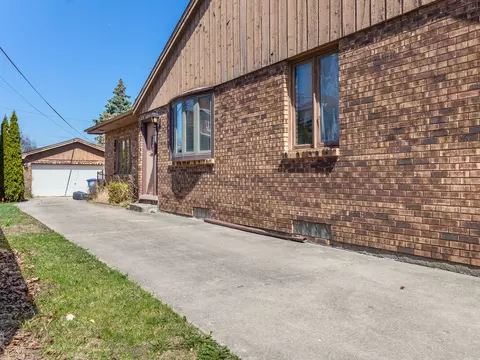 Exterior - 1726 E Lincoln Ave, Des Plaines, IL 60018 photo 2 of 4
