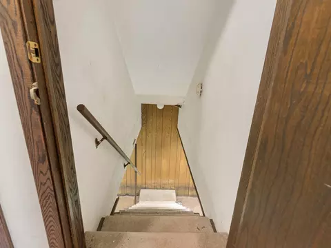 Entry Way - 1726 E Lincoln Ave, Des Plaines, IL 60018 photo 2 of 2