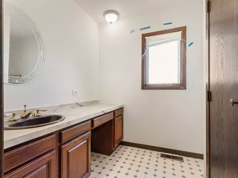 Bath - 1726 E Lincoln Ave, Des Plaines, IL 60018 photo 2 of 3