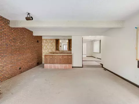 Living - 1726 E Lincoln Ave, Des Plaines, IL 60018 photo 5 of 6