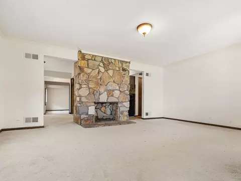 Living - 1726 E Lincoln Ave, Des Plaines, IL 60018 photo 1 of 6