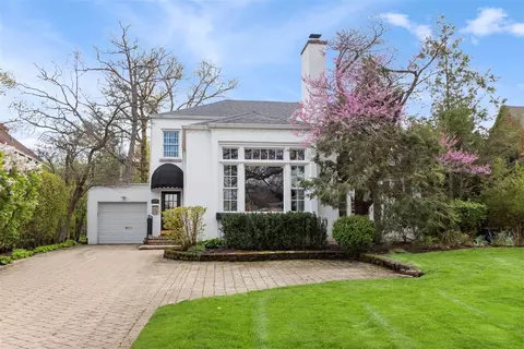 179 Pierce Rd, Highland Park, IL 60035