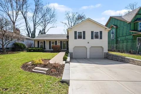 923 Oxford Rd, Glen Ellyn, IL 60137