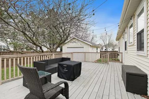Exterior - 100 S Constitution Dr, Aurora, IL 60506 photo 3 of 8