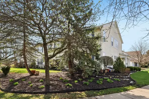 Exterior - 2805 Falling Waters Dr, Lindenhurst, IL 60046 photo 4 of 4