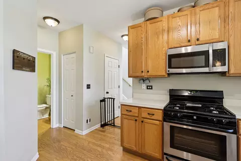 Entry Way - 2805 Falling Waters Dr, Lindenhurst, IL 60046 photo 2 of 5