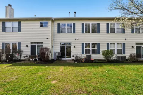 Exterior - 2805 Falling Waters Dr, Lindenhurst, IL 60046 photo 2 of 4