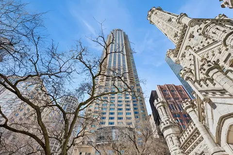 800 N Michigan Ave #3203, Chicago, IL 60611