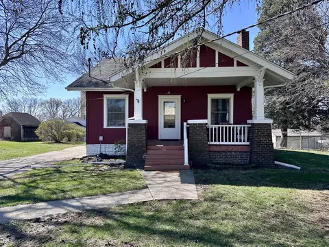 1305 W 3rd St, Sterling, IL 61081