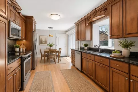 Kitchen - 32 Kyle Ct #32, Willowbrook, IL 60527 photo 2 of 2