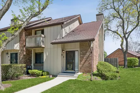 32 Kyle Ct #32, Willowbrook, IL 60527
