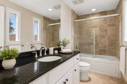 Bath - 32 Kyle Ct #32, Willowbrook, IL 60527 photo 3 of 3