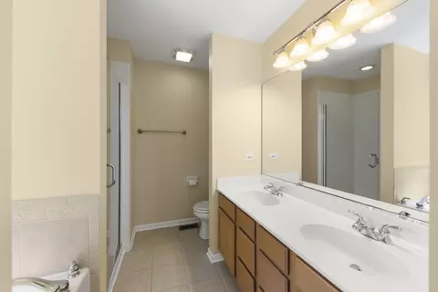 Bath - 1728 Pershing Ave #3, Wheaton, IL 60189 photo 2 of 4
