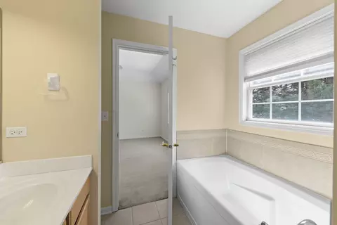 Bath - 1728 Pershing Ave #3, Wheaton, IL 60189 photo 3 of 4