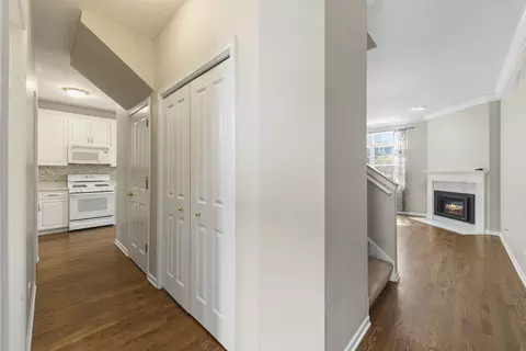 Entry Way - 1728 Pershing Ave #3, Wheaton, IL 60189 photo 2 of 2
