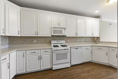 Kitchen - 1728 Pershing Ave #3, Wheaton, IL 60189 photo 3 of 3