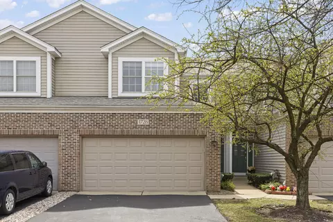 1728 Pershing Ave #3, Wheaton, IL 60189