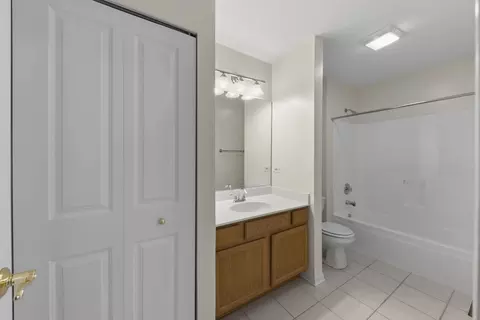 Bath - 1728 Pershing Ave #3, Wheaton, IL 60189 photo 4 of 4