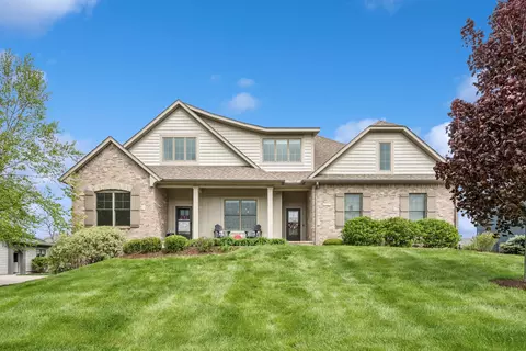 6858 Grover Sta, Bettendorf, IA 52722