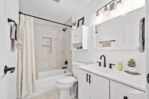 Bath - 1335 Foxcroft Dr, Aurora, IL 60506 photo 2 of 2