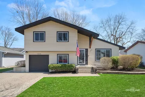 1335 Foxcroft Dr, Aurora, IL 60506