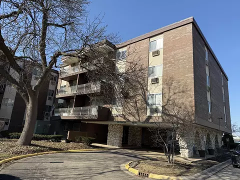 1331 S Finley Rd #104, Lombard, IL 60148