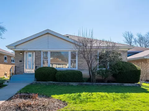 8049 E Prairie Rd, Skokie, IL 60076