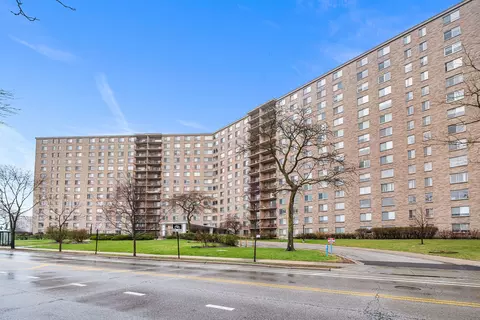 6833 N Kedzie Ave #1404, Chicago, IL 60645