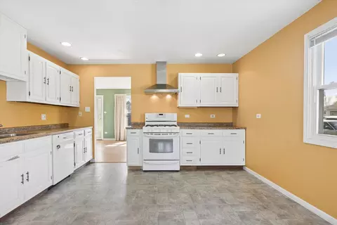 Kitchen - 2904 Stork Ct, Rolling Meadows, IL 60008 photo 1 of 1