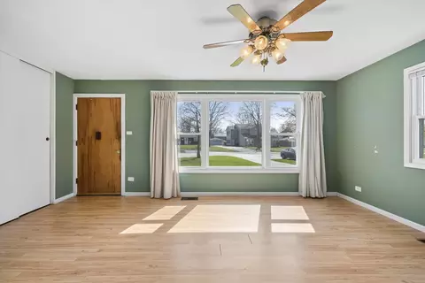 Living - 2904 Stork Ct, Rolling Meadows, IL 60008 photo 2 of 2