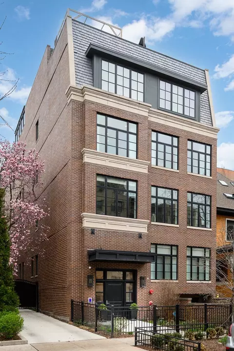 454 W Barry Ave #3, Chicago, IL 60657